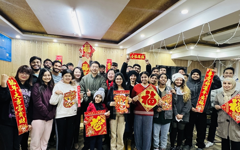 伟德国际1949官网开展2024年留学生新春慰问活动